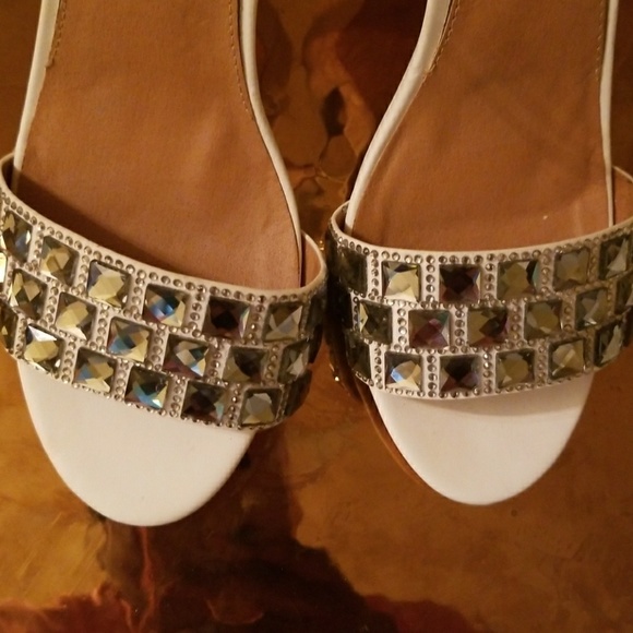 WHITE DIAMOND HEELS - Picture 4 of 4